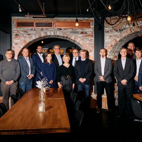LUT_Kestavan-mekatroniikan-professuuri_ryhmakuva_kuva_tommi-mattila_1200px.jpg