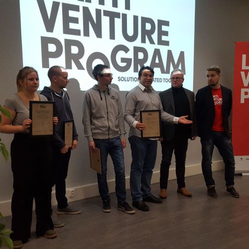 Lahti-Venture-Programin-voittajatiimi_12-12-2018_kuva_LADEC-NiinaNieminen.jpg